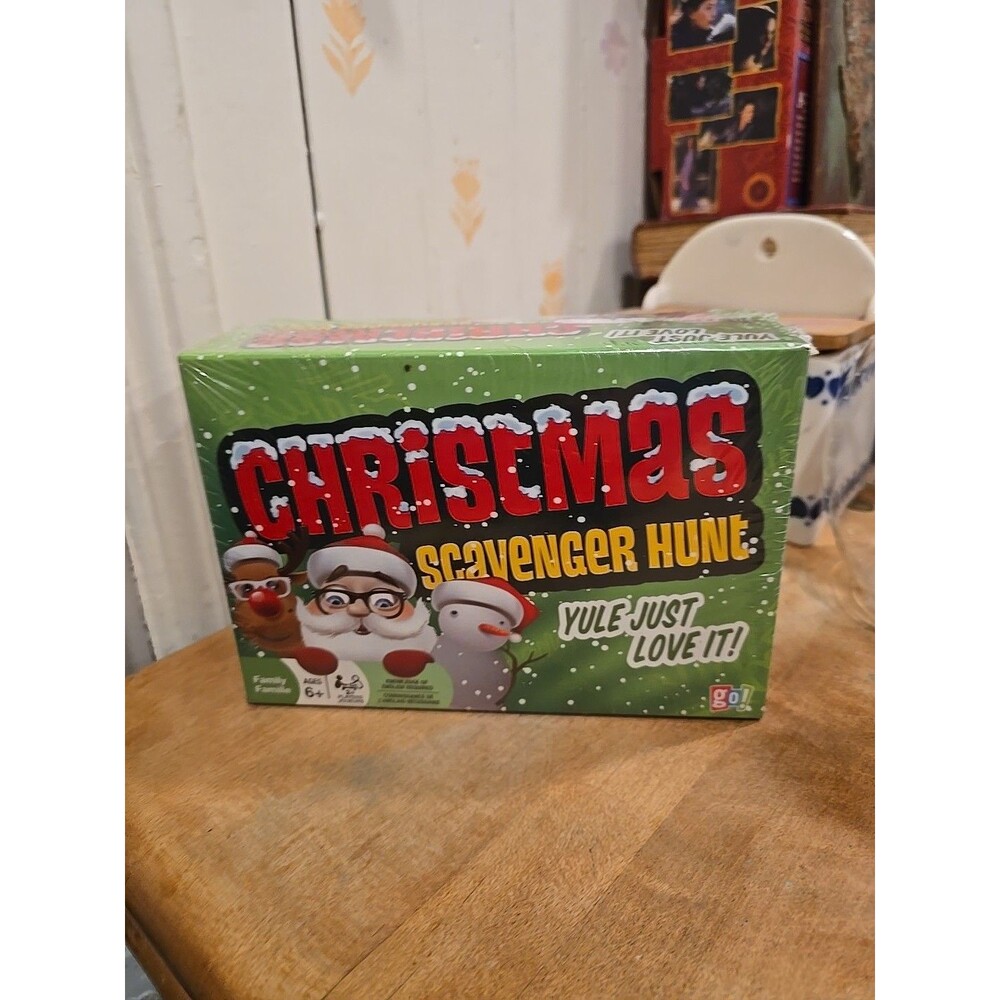 Christmas Scavenger Hunt Game - Includes 220 Cards with Holiday Themed Objects